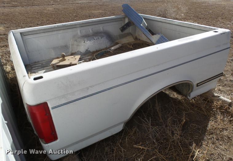 image for item DI9613 1996 Ford pickup truck bed