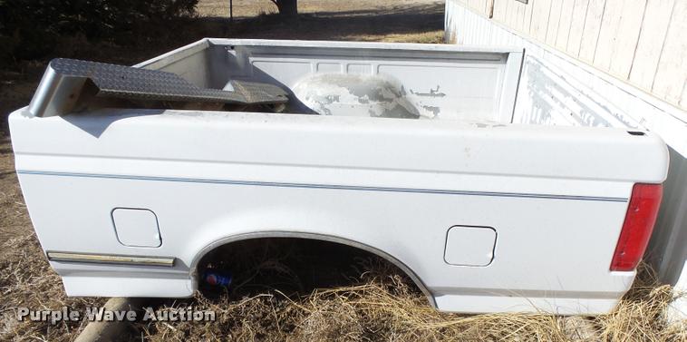 image for item DI9613 1996 Ford pickup truck bed