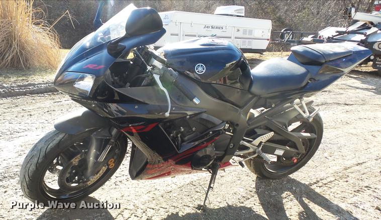 image for item DJ9298 2003 Yamaha YZF-R1 motorcycle