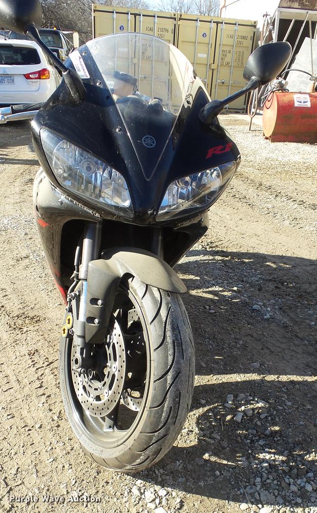 image for item DJ9298 2003 Yamaha YZF-R1 motorcycle
