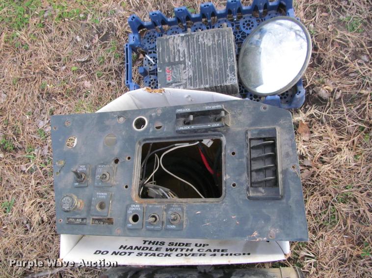 image for item DT9693 1995 Volvo parts