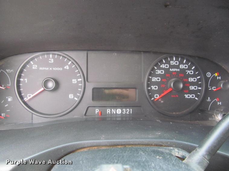 image for item J2648 2006 Ford F350 Super Duty XLT Crew Cab pickup truck cab and chassis