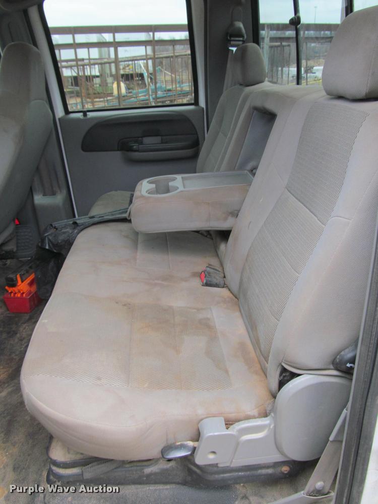 image for item J2648 2006 Ford F350 Super Duty XLT Crew Cab pickup truck cab and chassis