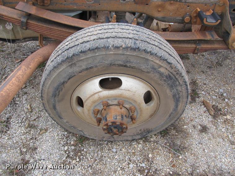 image for item J2648 2006 Ford F350 Super Duty XLT Crew Cab pickup truck cab and chassis