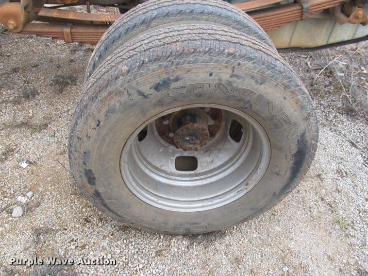 image for item J2648 2006 Ford F350 Super Duty XLT Crew Cab pickup truck cab and chassis