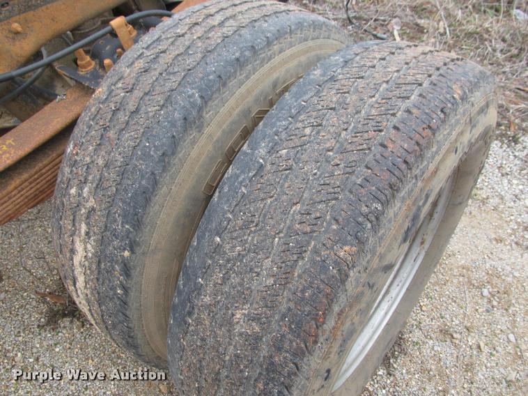 image for item J2648 2006 Ford F350 Super Duty XLT Crew Cab pickup truck cab and chassis