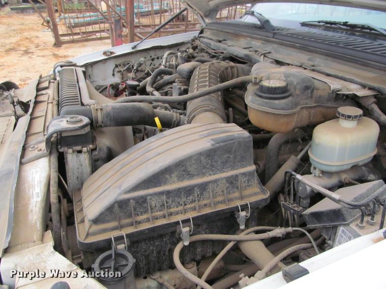 image for item J2648 2006 Ford F350 Super Duty XLT Crew Cab pickup truck cab and chassis