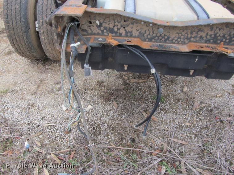 image for item J2648 2006 Ford F350 Super Duty XLT Crew Cab pickup truck cab and chassis