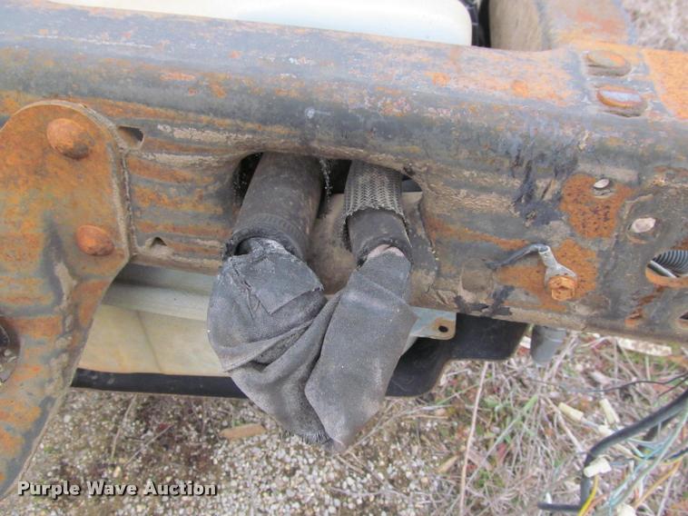 image for item J2648 2006 Ford F350 Super Duty XLT Crew Cab pickup truck cab and chassis