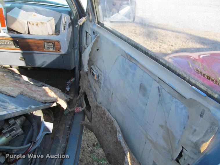 image for item J2651 1988 Dodge Dakota pickup truck