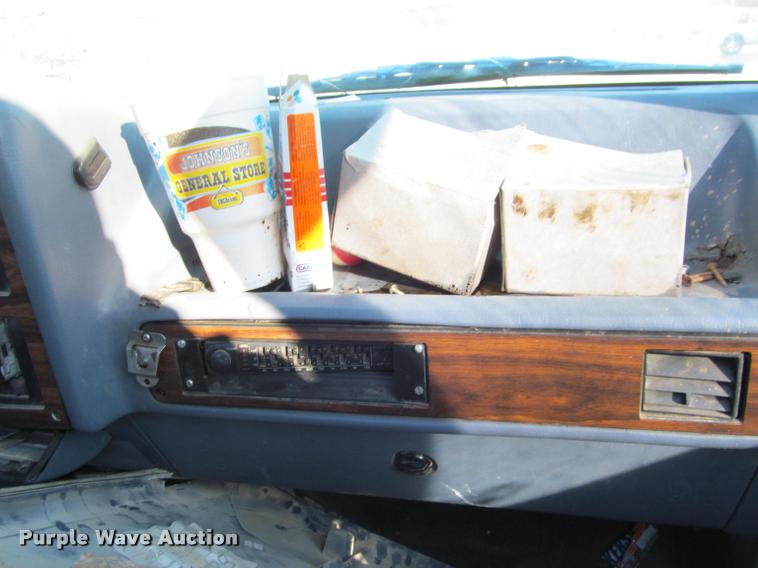 image for item J2651 1988 Dodge Dakota pickup truck