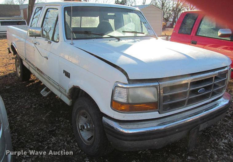 image for item J2656 1992 Ford F150 XLT SuperCab pickup truck