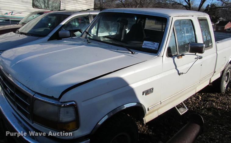 image for item J2656 1992 Ford F150 XLT SuperCab pickup truck