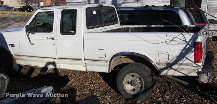 image for item J2656 1992 Ford F150 XLT SuperCab pickup truck