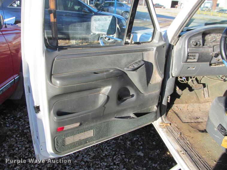 image for item J2656 1992 Ford F150 XLT SuperCab pickup truck