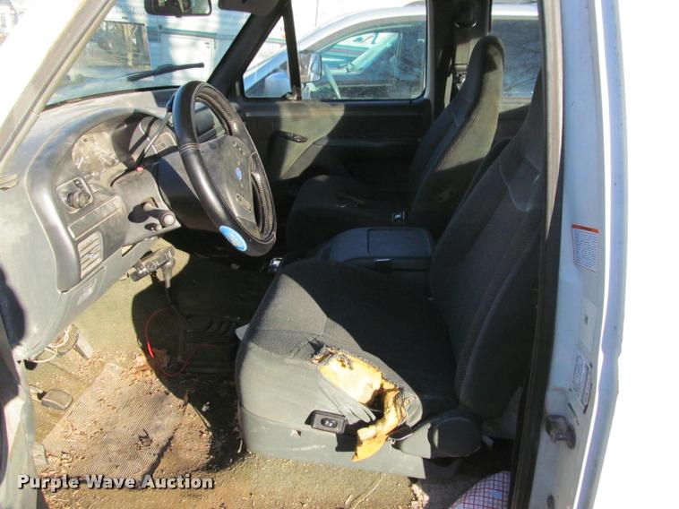 image for item J2656 1992 Ford F150 XLT SuperCab pickup truck