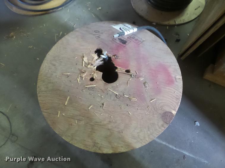 image for item J8795 688' of 4/0 aluminum cable