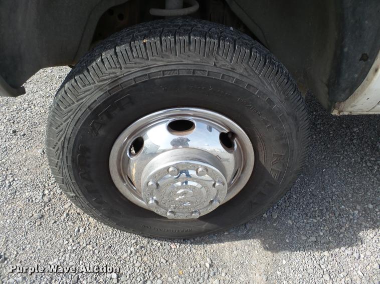 image for item K3392 2002 Dodge Ram 3500 utility truck