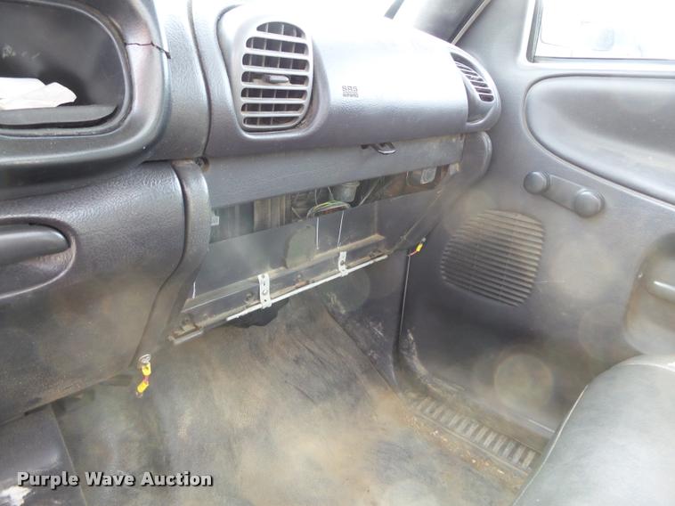 image for item K3392 2002 Dodge Ram 3500 utility truck