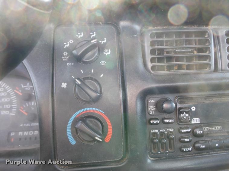 image for item K3392 2002 Dodge Ram 3500 utility truck