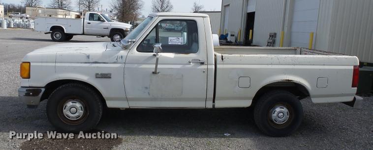 image for item K3393 1991 Ford F150 pickup truck