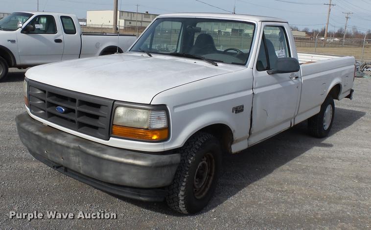 image for item K3394 1995 Ford F150 pickup truck