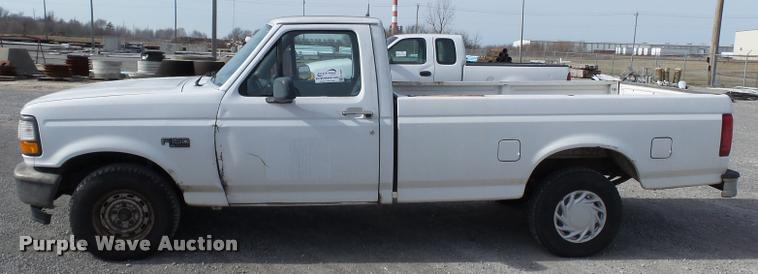 image for item K3394 1995 Ford F150 pickup truck