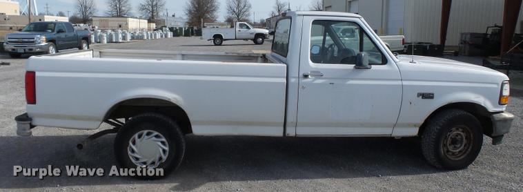 image for item K3394 1995 Ford F150 pickup truck