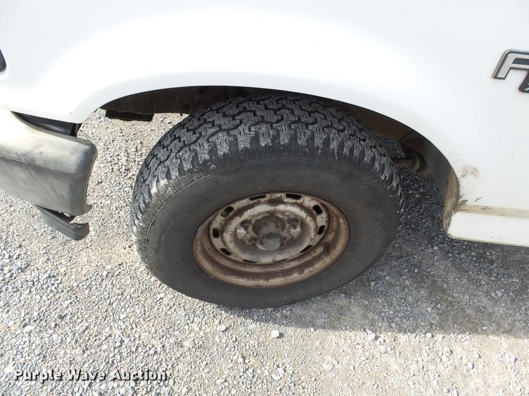 image for item K3394 1995 Ford F150 pickup truck