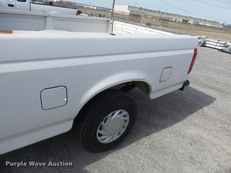 image for item K3394 1995 Ford F150 pickup truck