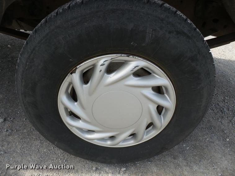 image for item K3394 1995 Ford F150 pickup truck