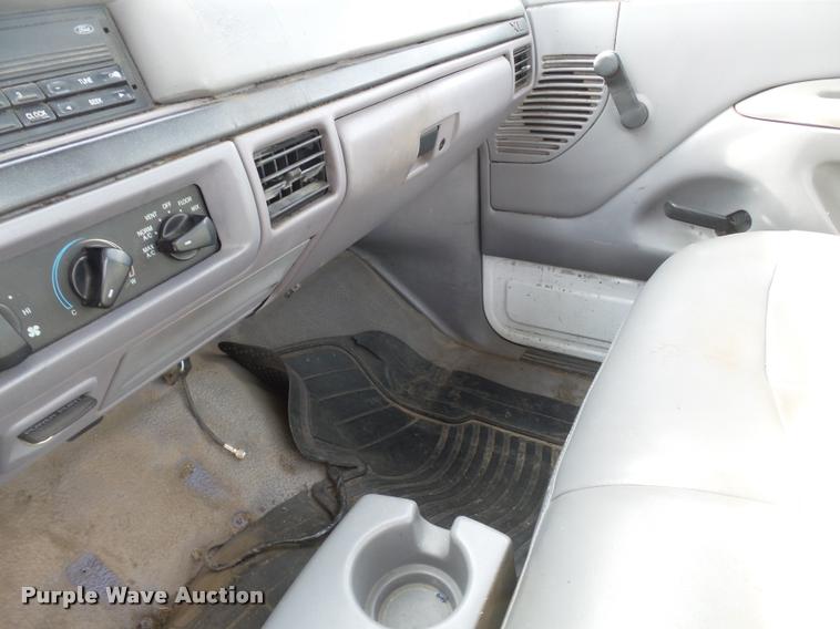 image for item K3394 1995 Ford F150 pickup truck