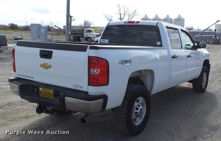 image for item K3399 2013 Chevrolet Silverado 2500HD Crew Cab pickup truck