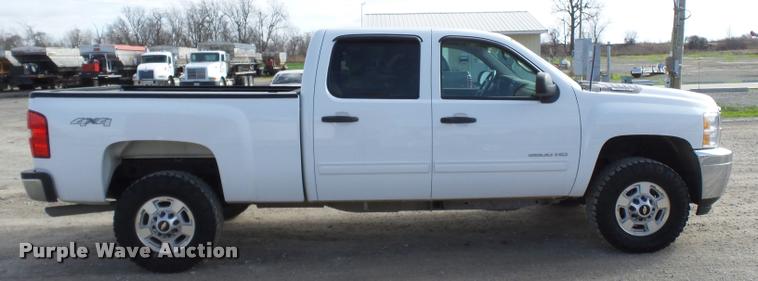 image for item K3399 2013 Chevrolet Silverado 2500HD Crew Cab pickup truck