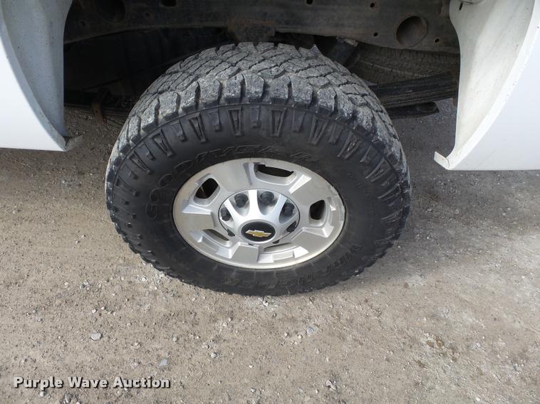 image for item K3399 2013 Chevrolet Silverado 2500HD Crew Cab pickup truck