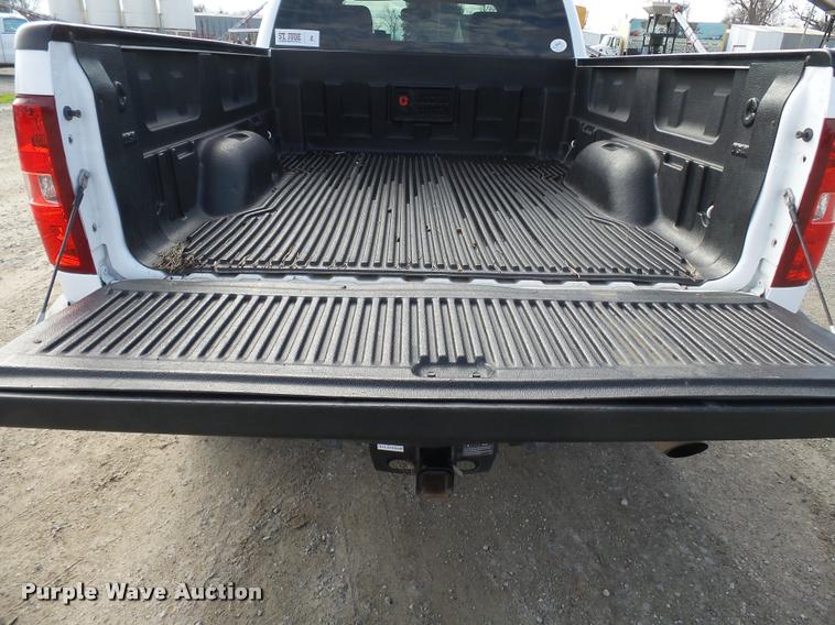 image for item K3399 2013 Chevrolet Silverado 2500HD Crew Cab pickup truck