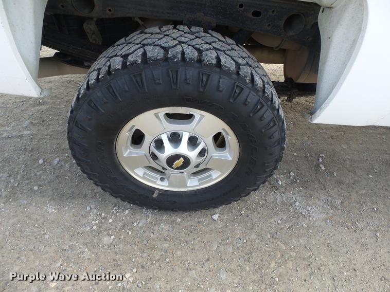 image for item K3399 2013 Chevrolet Silverado 2500HD Crew Cab pickup truck