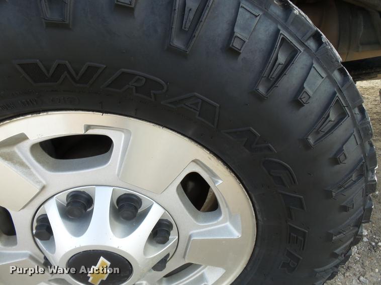 image for item K3399 2013 Chevrolet Silverado 2500HD Crew Cab pickup truck