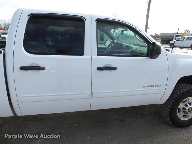image for item K3399 2013 Chevrolet Silverado 2500HD Crew Cab pickup truck