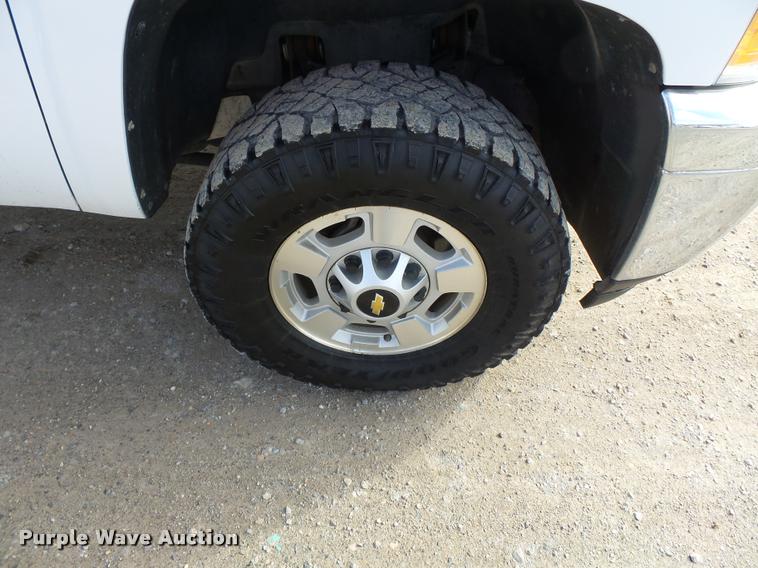 image for item K3399 2013 Chevrolet Silverado 2500HD Crew Cab pickup truck