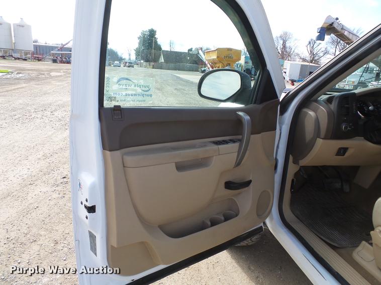 image for item K3399 2013 Chevrolet Silverado 2500HD Crew Cab pickup truck