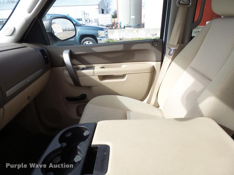 image for item K3399 2013 Chevrolet Silverado 2500HD Crew Cab pickup truck