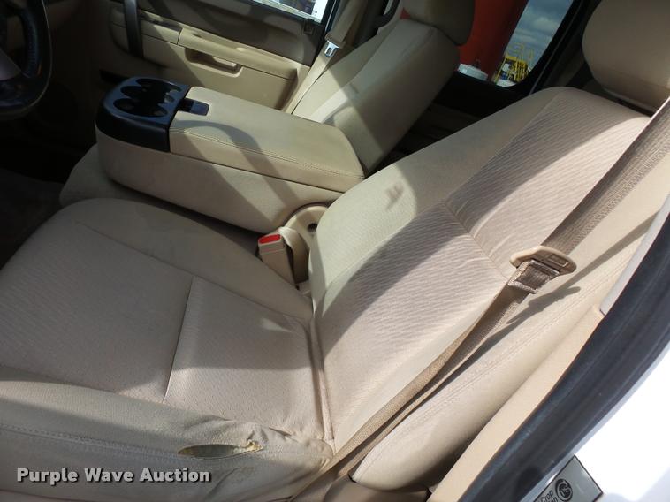 image for item K3399 2013 Chevrolet Silverado 2500HD Crew Cab pickup truck