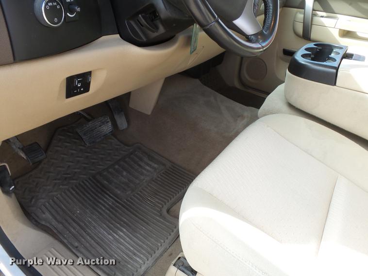 image for item K3399 2013 Chevrolet Silverado 2500HD Crew Cab pickup truck