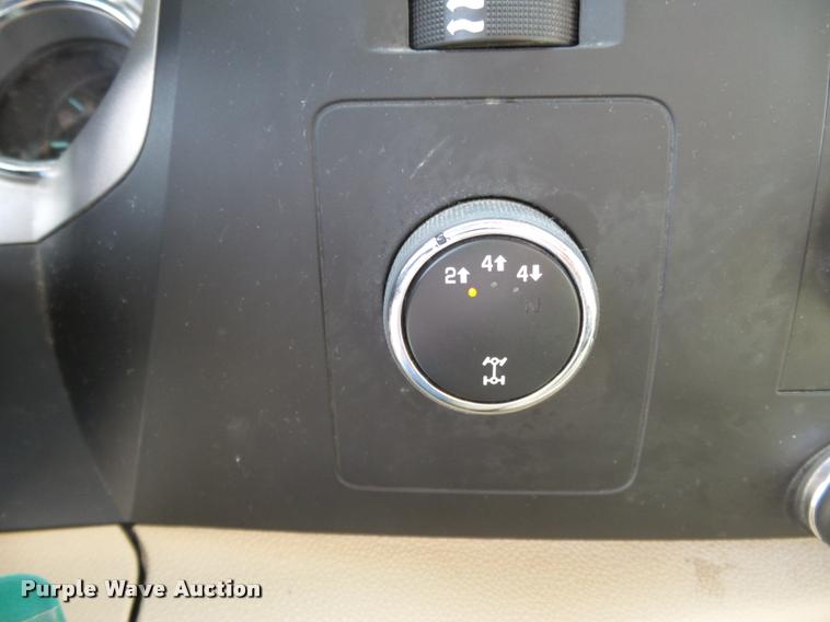 image for item K3399 2013 Chevrolet Silverado 2500HD Crew Cab pickup truck