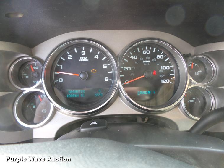 image for item K3399 2013 Chevrolet Silverado 2500HD Crew Cab pickup truck