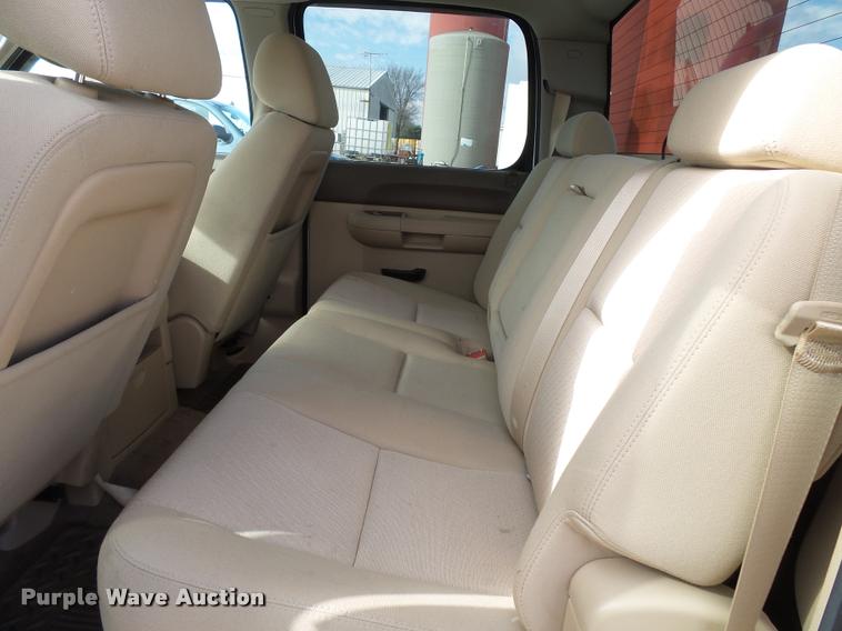 image for item K3399 2013 Chevrolet Silverado 2500HD Crew Cab pickup truck