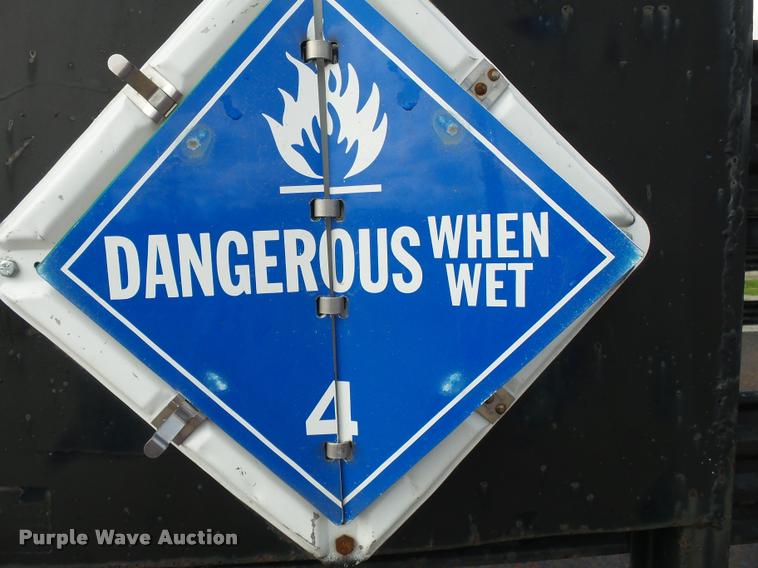 image for item K3401 2001 Dodge Ram 3500 flatbed pickup truck