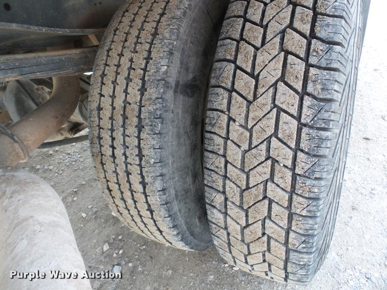 image for item K3401 2001 Dodge Ram 3500 flatbed pickup truck