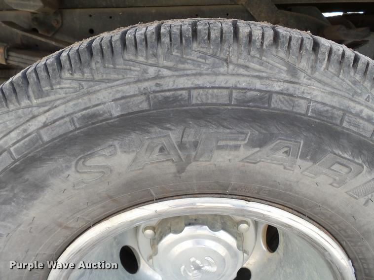 image for item K3401 2001 Dodge Ram 3500 flatbed pickup truck